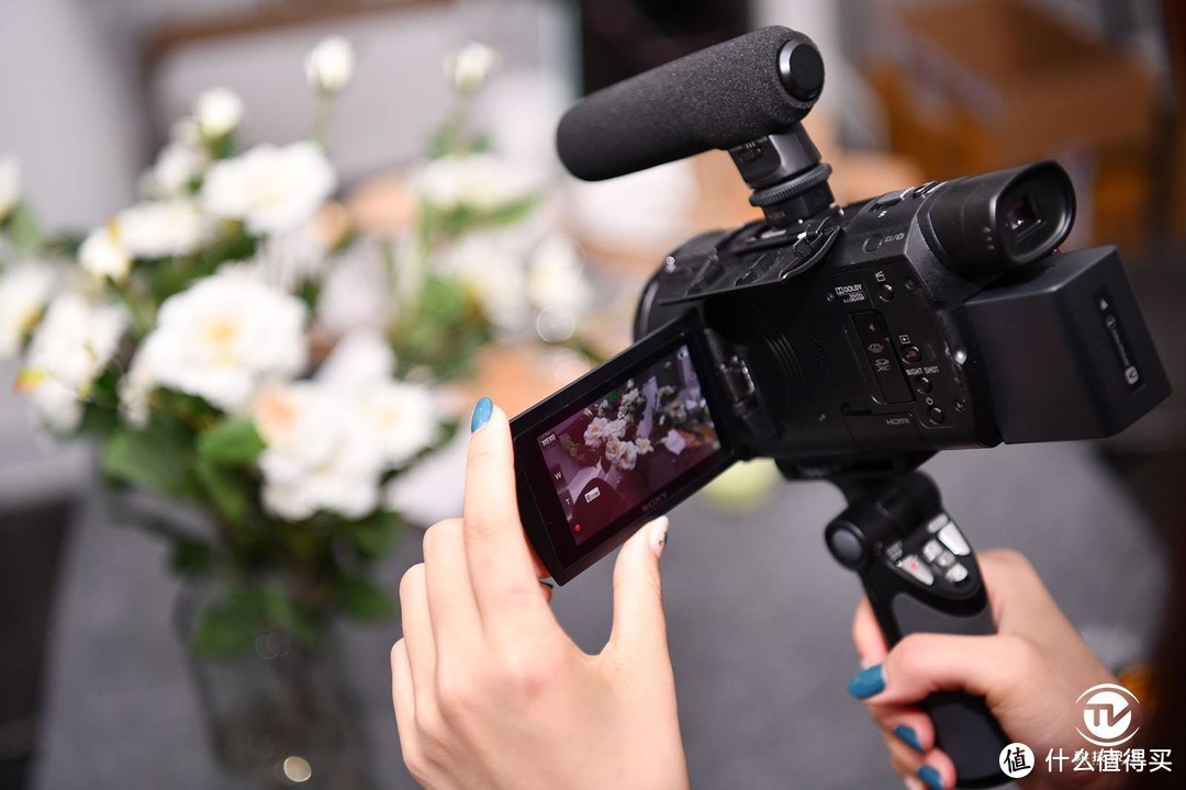 全面打造Vlog拍摄专业标准 索尼AX60数码摄像机评测