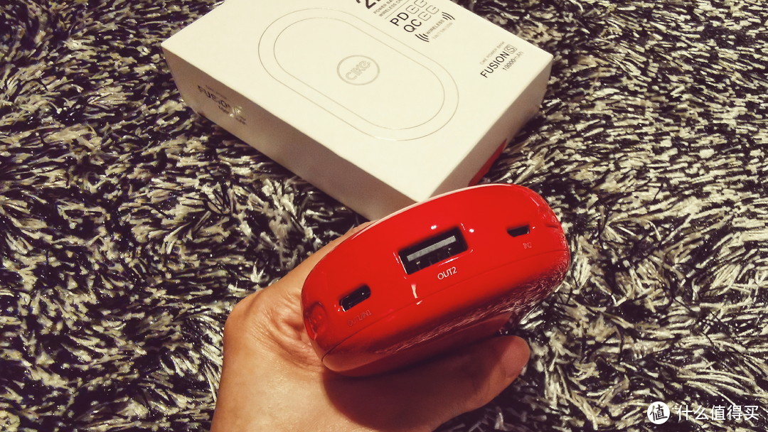 CIKE小红玩 —— 二合一无线充电宝，颜值与实力并存的手机“加油站”