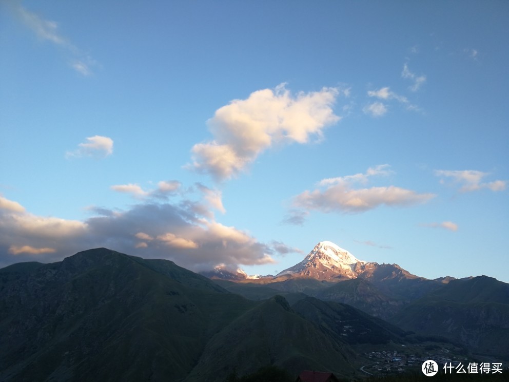 从民宿看雪山