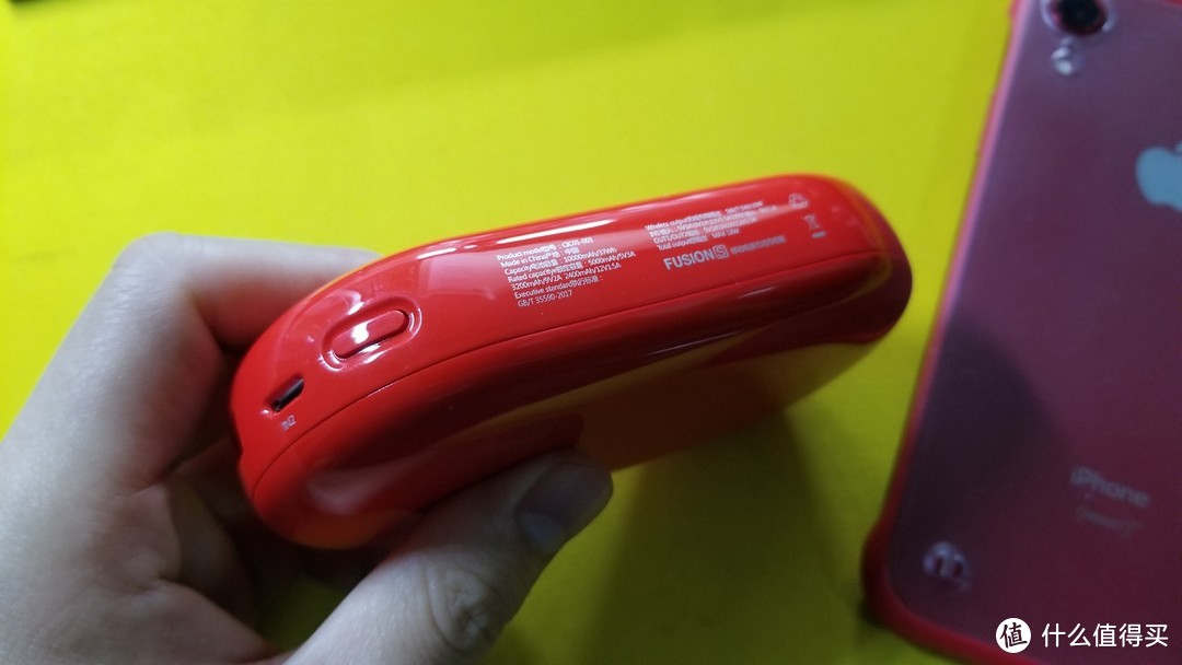 出街好看+不用带线：iPhone 同款骚红配色充电宝—cike小红玩 使用体验