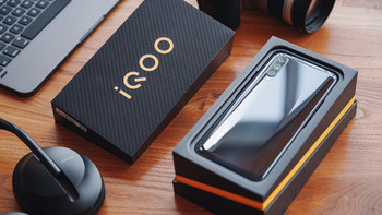 iQOO Pro 5G手机屏幕图片(摄像头|配色|接口|卡槽|电源开关键)