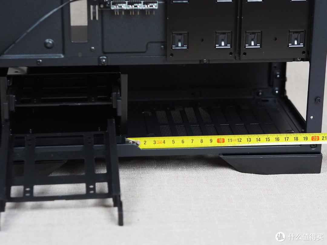 RGB机箱也可以很柔和——安钛克暗黑系 DP501 夜行者机箱简评