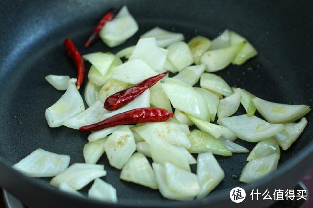 炒土豆时加点“料”，秒变下饭菜，吃着老香了，分分钟就光盘儿！