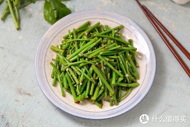 它也是野菜的一种，最适合凉拌食用，可惜很多人都不认识它