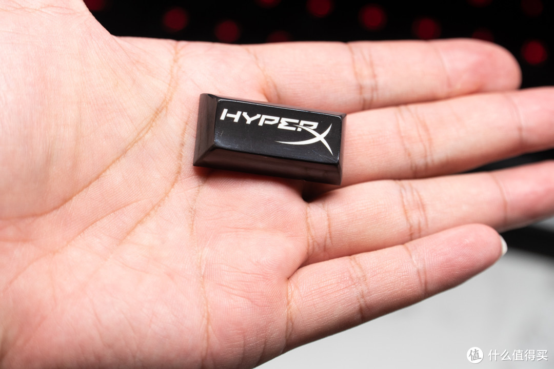 小键盘的加号键印刷着HyperX LOGO，试了一下也可以做退格键用