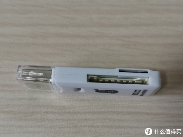 可以读写照相机的SD卡，也可以读写数码产品常用的tf卡