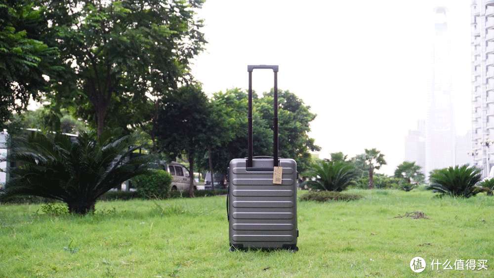 行李箱也能成为生活中的一道风景线