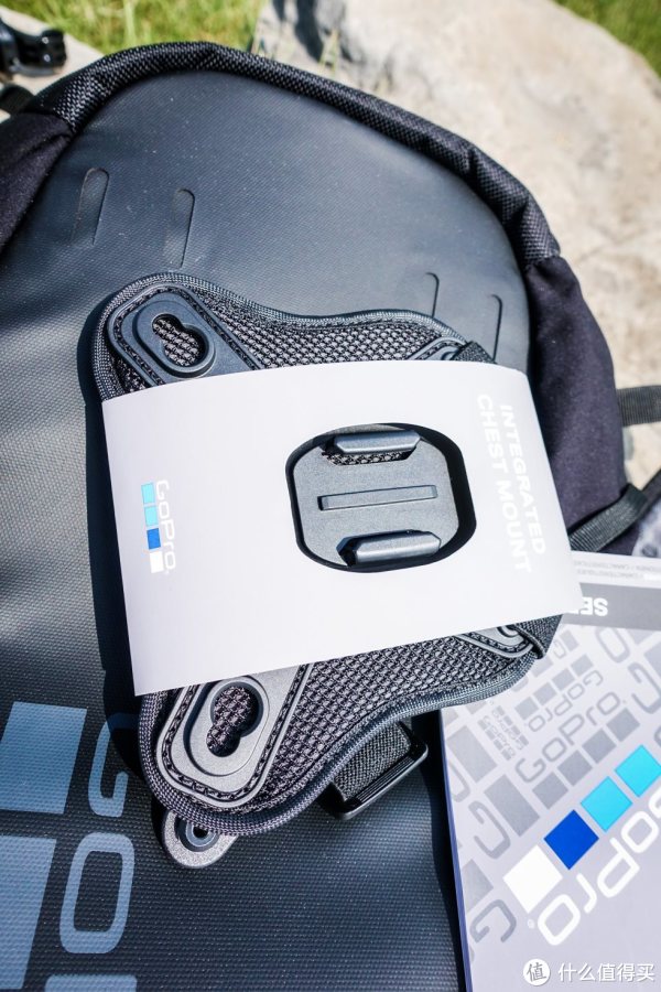 这个是Seeker自带的胸前相机固定支架，和背包完美结合，而且拆装十分方便。