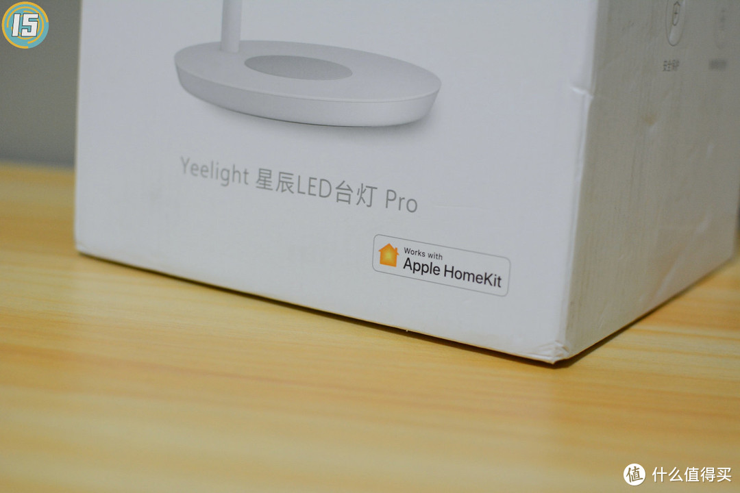 HomeKit+米家+无线充电加持下Yeelight星辰台灯Pro体验