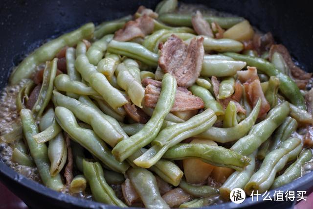 五花肉豆角炖土豆，简单美味又下饭，一周吃五次都不嫌腻