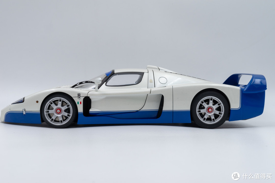 玛莎拉蒂 MC12——超跑皇后 Autoart 1/18 静态车模