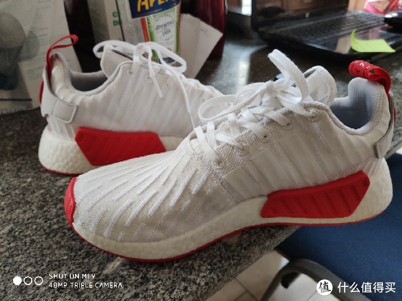 迟来的NMD R2白红款体验，对比下ultra boost19脚感