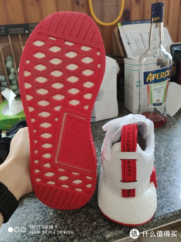 迟来的NMD R2白红款体验，对比下ultra boost19脚感