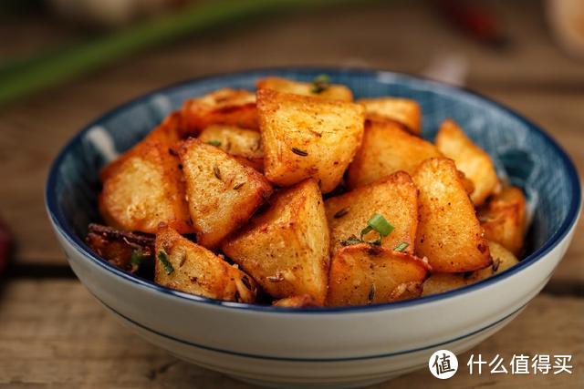 土豆这样做既当零食又管饱，闻起来香喷喷，吃上就不想停嘴的节奏