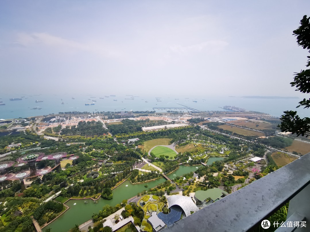 餐厅后面有条道直接通向观景平台