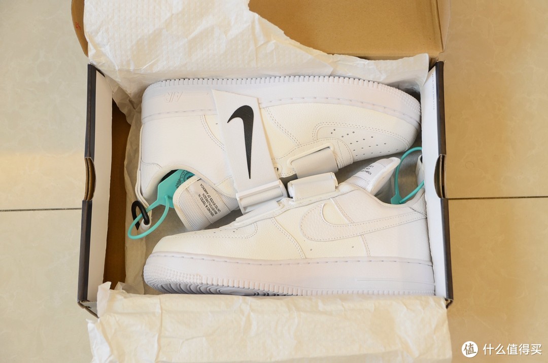 另类解构风 NIKE AIR FORCE 1 UTILITY磁扣