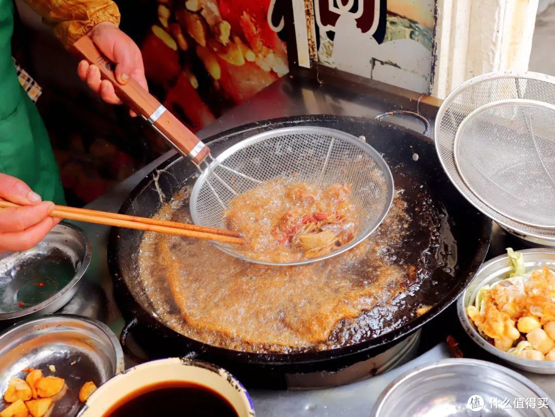 慢慢消失的传统四川小吃，来都江堰一定要试试“炸炸”。