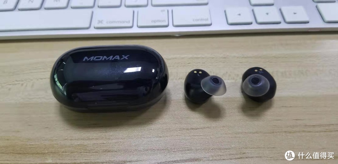 追赶时代潮流--MOMAX无线蓝牙耳机