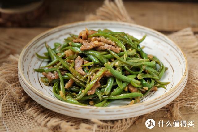 这道菜我们全家都喜欢，每次炒一盘都能吃个底朝天，真的太下饭了