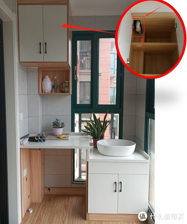 南阳台洗衣机伴侣，上面储物柜可以挡住顶上的下水管道，还可以放一些洗衣粉消毒液等杂物；