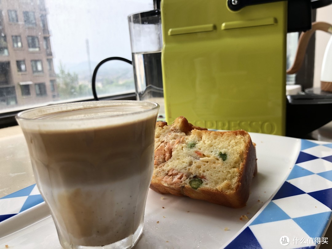 这杯是nespresso做的，的确会寡淡很多，盖不住奶