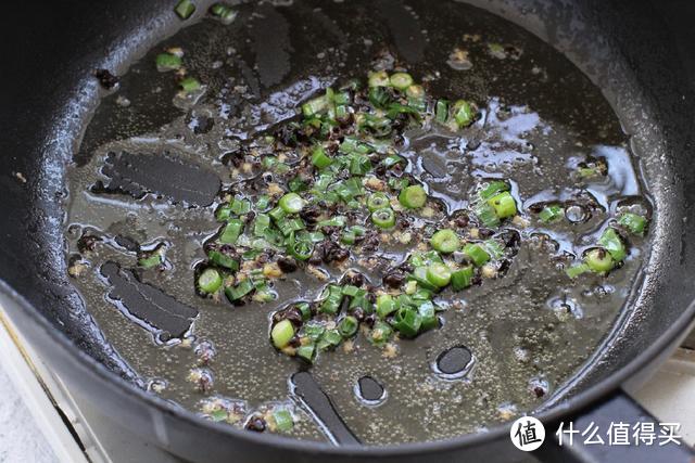 肉类中属它最便宜，高蛋白低脂肪，这样一炒口感微辣鲜嫩，太下饭