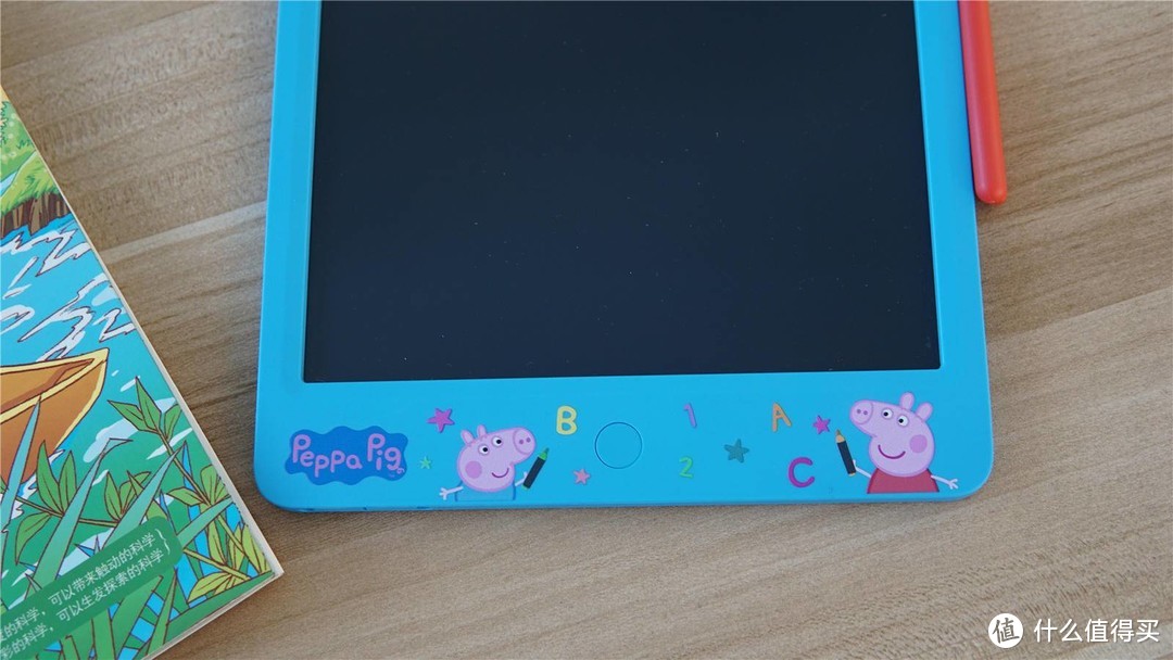 佩奇来了，还是彩色的，小猪佩奇智能小黑板！