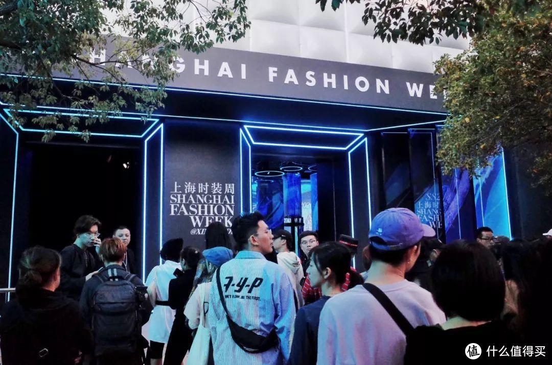 上海时装周，秀场同款抢先看！盘点最值得入手的15款国潮新品！