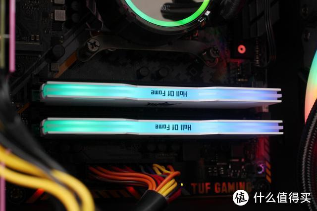 影驰HOF OC Lab极光DDR4-3600内存评测：带着信仰光的白骑士