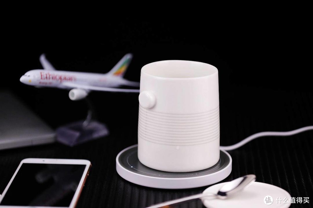 可以“起飞的充电底座，Beefo停机坪充电创意水杯体验。