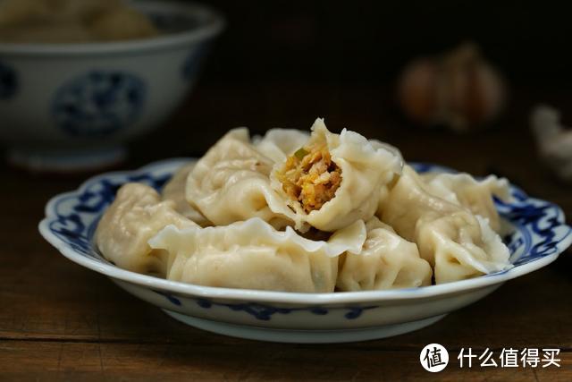 在东北这菜都是成缸腌制，包饺子味道倍儿鲜美，南方人肯定没吃过