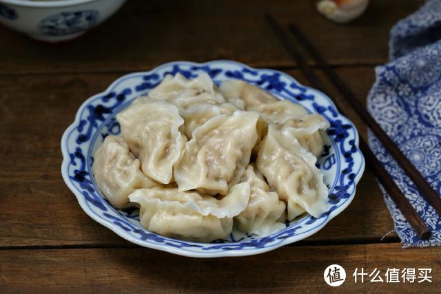 在东北这菜都是成缸腌制，包饺子味道倍儿鲜美，南方人肯定没吃过