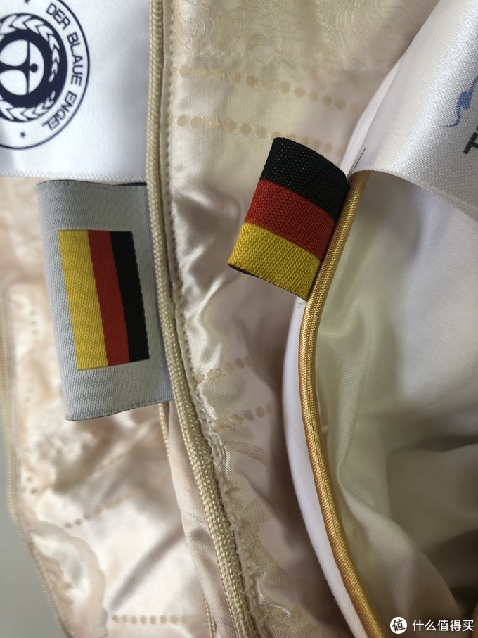 左边是假的的德国标，右边是真的德国标。虚假宣传、虚假的生产地址！产自家纺大魔王的南通