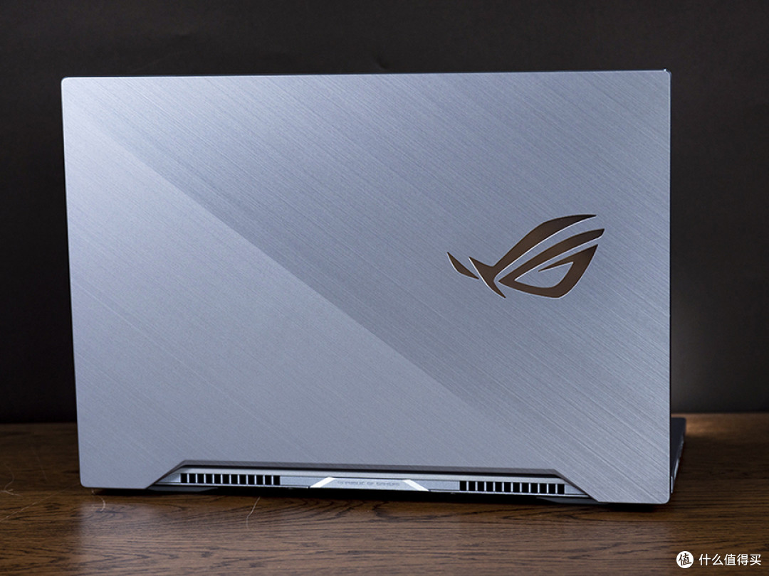 rog幻15冰川蓝创意设计轻薄本评测:独特配色 专为设计师而生