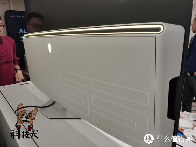 ALIENWARE 54.6英寸OLED游戏显示器AW5520QF真机实拍