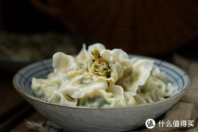 饺子就数肉三鲜馅最美味，皮薄馅大一口鲜