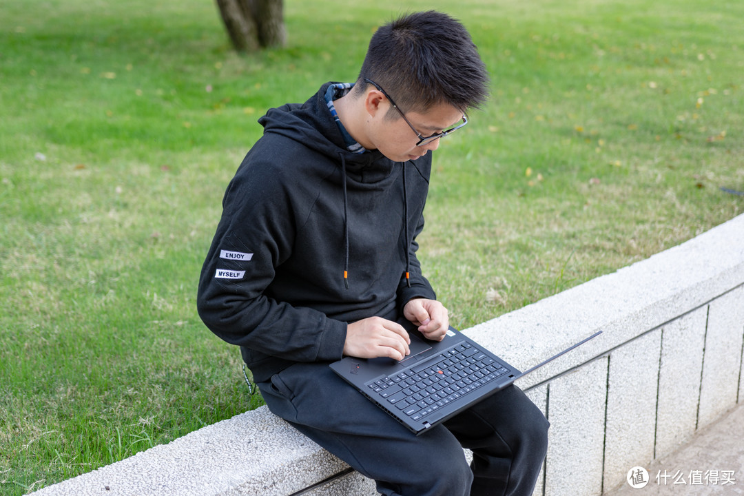 ThinkPad X1 Carbon 2019评测：年度旗舰商务本，黑FUN礼购特惠多