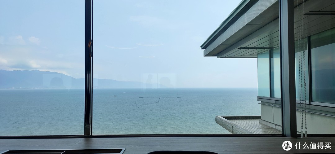 餐桌对着的琵琶湖风景