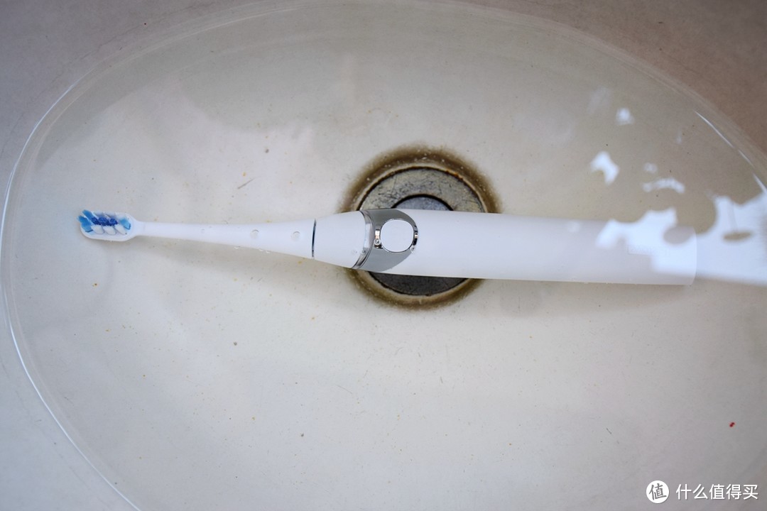 扉乐电动牙刷F1体验：有烘干、消毒功能的电动牙刷更卫生