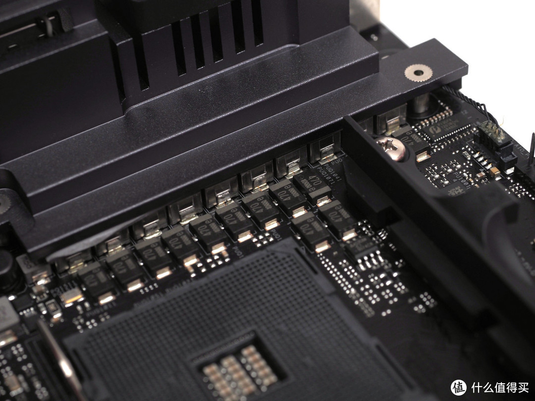 华硕ROG Strix X570-I Gaming主板开箱对比——例行升级还是脱胎换骨？