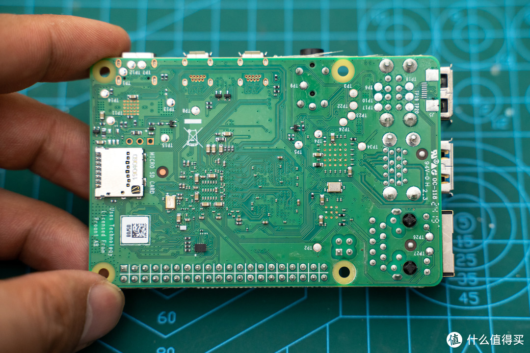 第一次用树莓派4B：巴掌大的电脑？如何安装系统？Raspberry Pi 开箱体验！