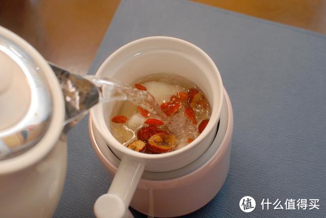 小伙用电炖养生杯做了个重口味养生汤，网友：这个汤谁受得了啊？圈厨电炖养生杯