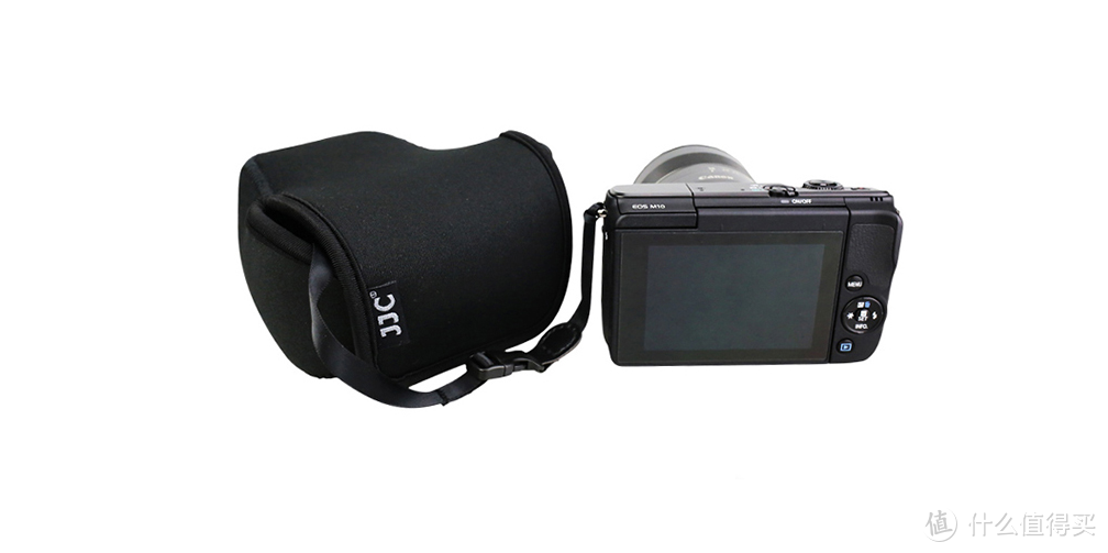 我的相机是佳能无反相机，型号是EOS M100，镜头是15-45mm套头，在京东上选来选去，选了大半天，才选中了这款JJC内胆包