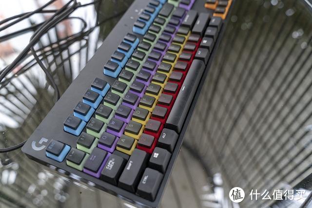 罗技与彩虹糖跨界合作真的强——罗技G610彩虹版游戏键盘体验
