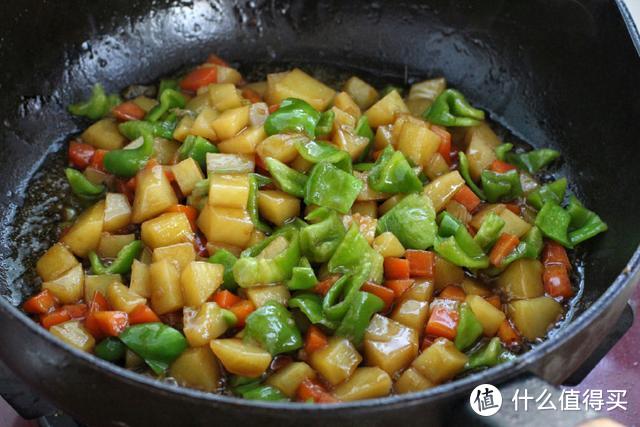 孩子最喜欢这道菜，荤素搭配有营养，红绿相间有食欲，吃上不停嘴