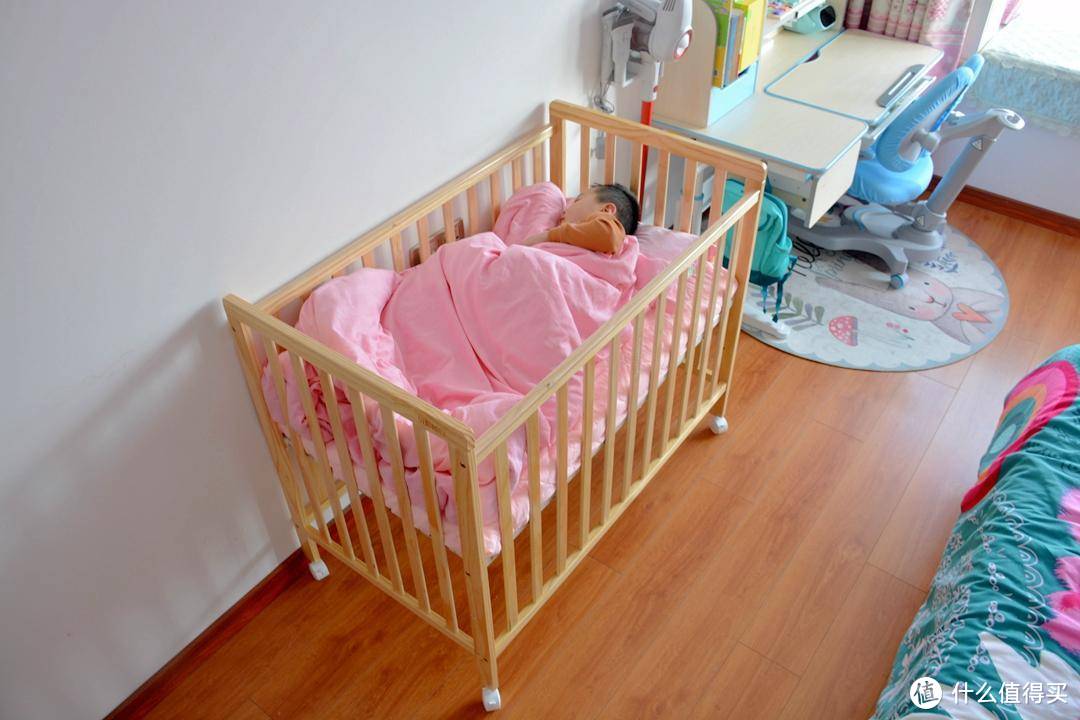 安装超简单，精工看得见，贝影随行多功能拼接婴儿床体验