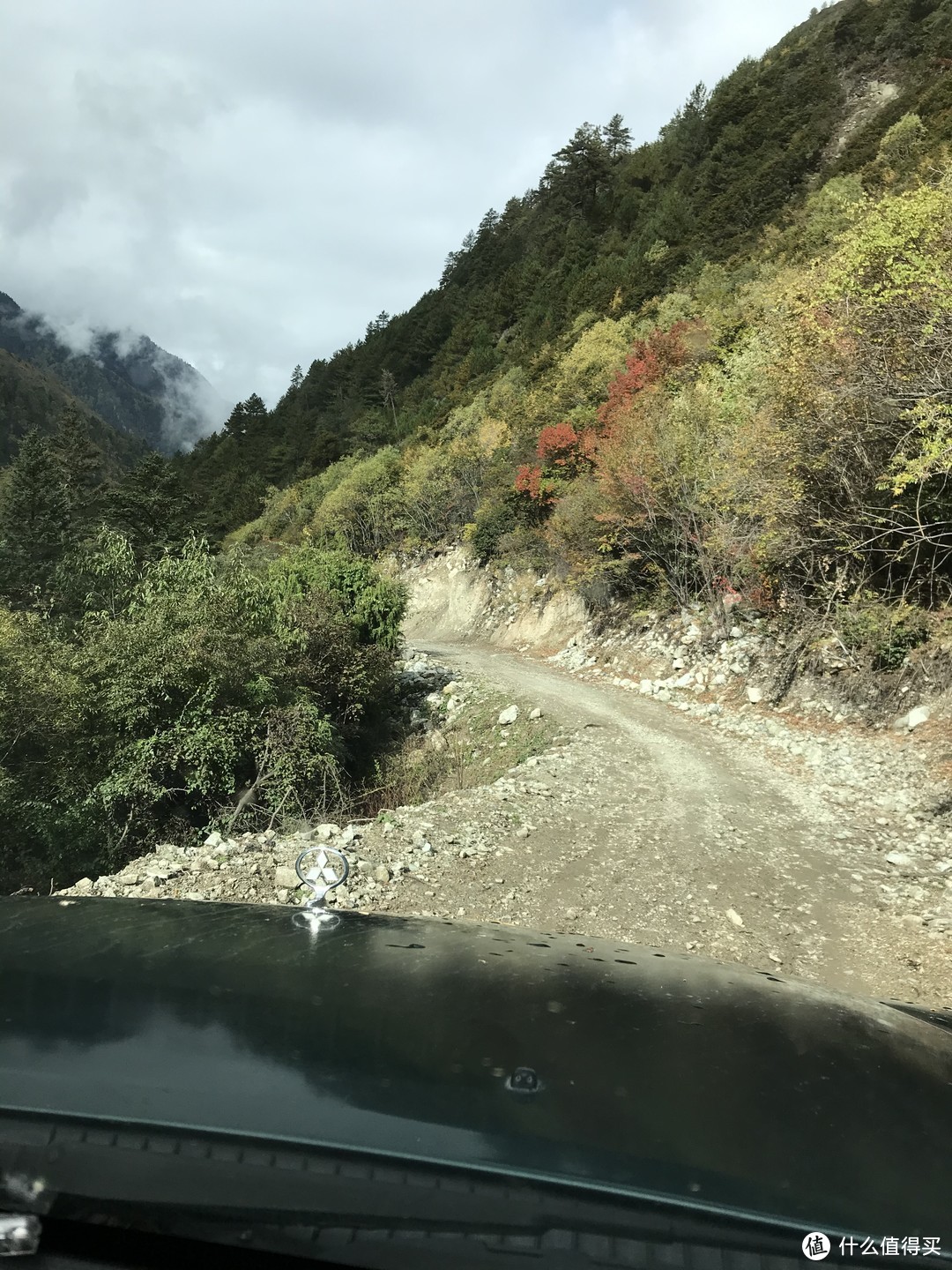 这条土路还是很不错，至少相对平整，只是某些地方无法错车。