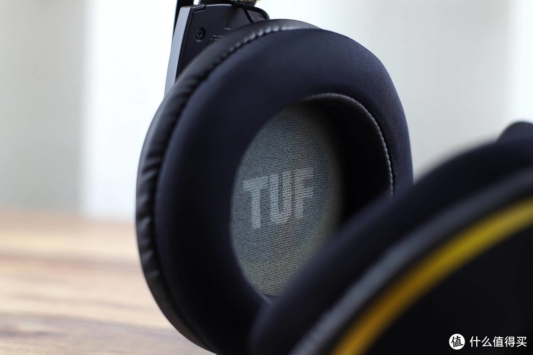 华硕TUF Gaming H7 Core电竞耳机：佩戴舒适 听声辨位不是梦