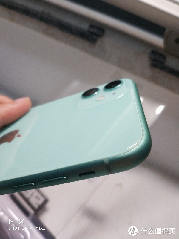 身披绿衣，外套冰透，你就是最靓的机——iPhone11到手晒