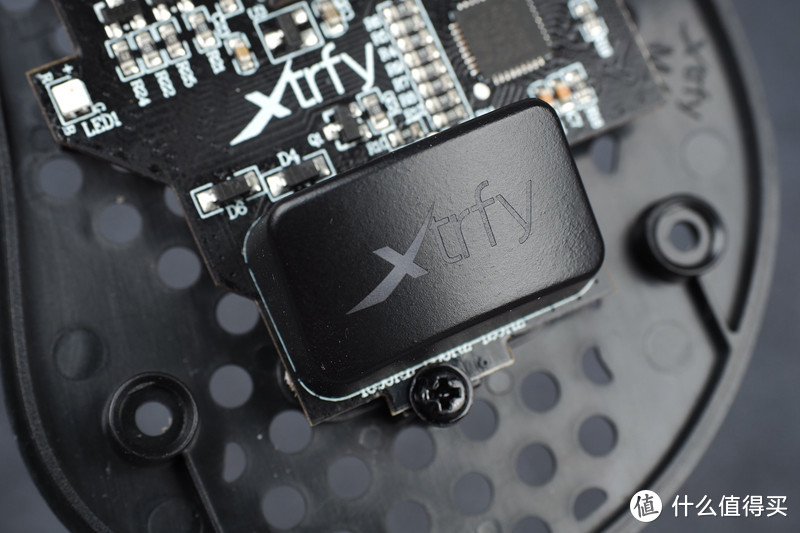 Xtrfy M4游戏鼠标拆解评测 —— 70g轻量化洞洞鼠